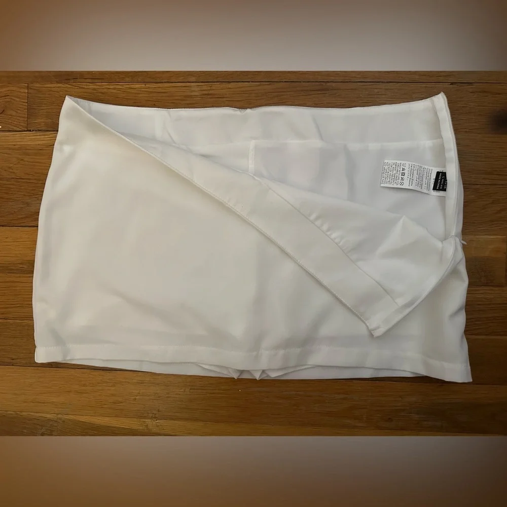 🌷 SHEIN White Skort Athletic Wrap‎ Skirt Shorts Women Size L Spring Style